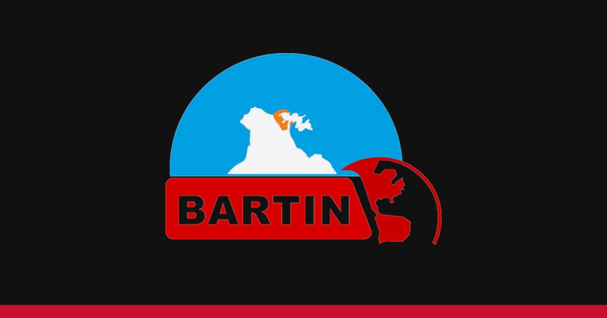 Bartın’ın Akpınar köyünde yaşayan Mehmet Hatipoğlu’na ait Jako cinsi papağan, ilginç hareketleriyle ilgi odağı oldu.